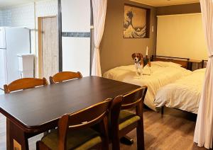 a dog standing on a table in a room at マホロバハウス ペットも泊まれる1棟貸 in Tadotsu