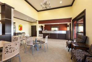a dining room with a table and chairs at Super 8 by Wyndham Fairfield Tx in Fairfield