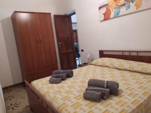 a bedroom with two beds with towels on them at Tra mare e relax in Favignana