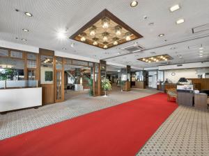 a large lobby with a red carpet in the middle at Hitachi Ocean View HOTEL and RESORT in Hitachi