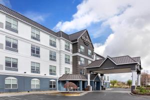 a rendering of the front of a hotel at Country Inn & Suites by Radisson, Georgetown, KY in Georgetown