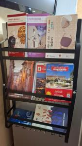 a book shelf filled with magazines and books at Dimora San Mercurio 100 in Campobasso