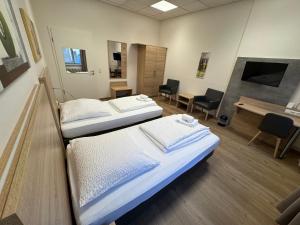 a hospital room with two beds and a table and chairs at Boardinghaus-net in Fulda