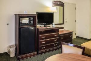 a hotel room with a television and a microwave at Econo Lodge Palm Coast Central in Palm Coast