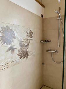 a bathroom with a shower with a mural on the wall at ROSETO HOLIDAYS AZZURRO in Cavalcaselle