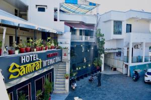an overhead view of a building with a hotel samala international at Hotel Samrat International in Mount Ābu