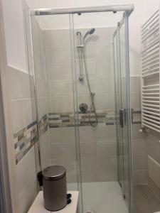 a shower with a glass door in a bathroom at b&b Vitae in Tremensuoli