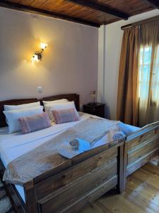 a bedroom with a large bed with a wooden frame at Poarta 1 in Portaria