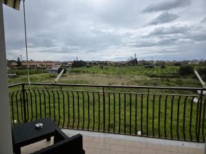 a balcony with a view of a green field at Moonlight Apartment in Schisò