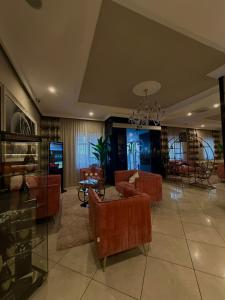 a lobby with couches and a table and chairs at Hotel Daytona Palace in Casoria