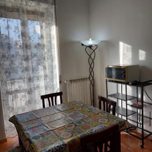 a dining room with a table with chairs and a microwave at Chiaro di Luna in Crispiano