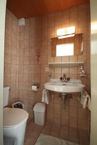 Baðherbergi á Haus Geiger +36 myndir