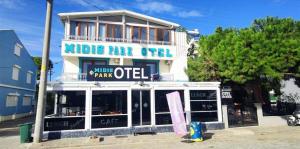 a building with a muds mix off and a muffs half off sign at MİDİS PARK OTEL Şarköy in Şarköy
