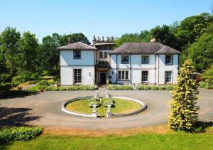 a large white house with a circular driveway at Edinburgh Country Estate Rooms & Apartments in Gorebridge