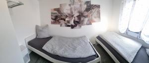 a room with a bed in a room with a picture on the wall at Casa Mia 36 am See in Joachimsthal