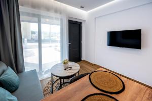 a living room with a couch and a table at Odaria Premium Apartments in Lampi