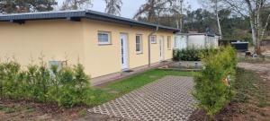 a yellow house with a garden in front of it at Casa Mia 36 am See in Joachimsthal +5 photos