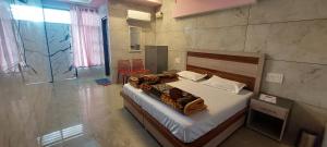 a bedroom with a bed with blankets on it at Pamma hotel in Anandpur Sāhib