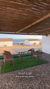 a group of chairs and a table and a beach at أكواخ الأصاله in Junayz ash Shamālī +24 photos