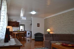 a living room with a couch and a table at Casa de Santa Catarina in Cabo da Praia