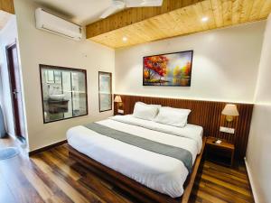 a bedroom with a large bed in a room at Paradise Boutique Stays in Solan