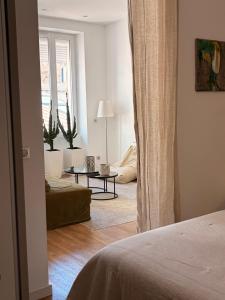 a bedroom with a bed and a living room at Appartement Design sur Vauban - Clim et Wifi in Marseille