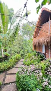a path in front of a house with a building at el bamboo guesthouse in Jambu