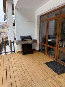 a balcony with a table and a grill on it at Вила Планински перли, Дом 11 in Stoykite