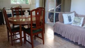 a dining room table and chairs in a room with a bed at Casa brisas del rey in San Antonio de Arredondo