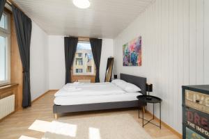 a bedroom with a bed and a television in it at Apartment Troya in Unterseen