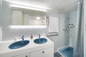 a bathroom with a sink and a mirror and a shower at Apartment Troya in Unterseen +23 photos