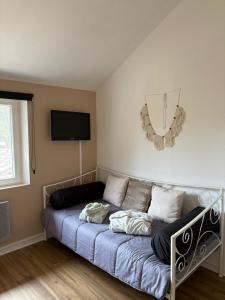a couch in a room with a tv on the wall at Lo Canto in Gaillac +43 photos