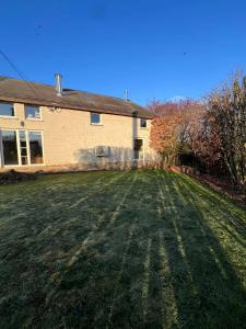 an empty yard in front of a house at La grange de Tom in Marche-en-Famenne