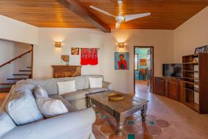 a living room with a couch and a table at La Perla del Caribe - Villa Opal in San Pedro