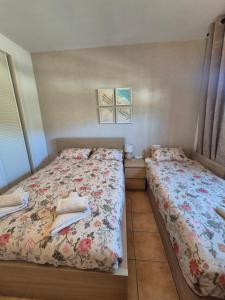 a bedroom with two beds with towels on them at 1 Duplex Las Terrazas Cubes in Vélez de Benaudalla +32 photos