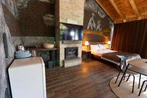 a living room with a bed and a fireplace at Eymirbungalovya in Yeşilkent