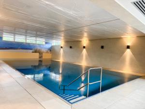 Piscina a Atlantic 408 o a prop