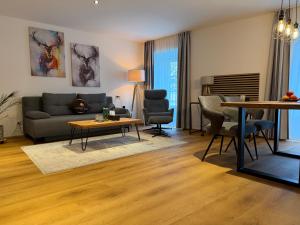 a living room with a couch and a table at stadtwirt bruck in Vöcklabruck