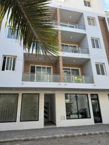 a building with a palm tree in front of it at Casa El Mundo in Sal Rei