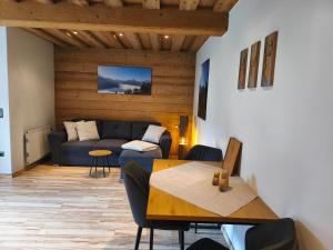 a living room with a couch and a table at Vorderwahllehen in Schönau am Königssee