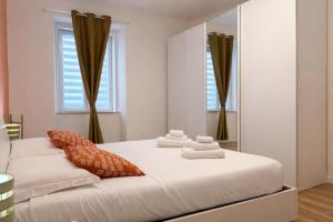 a bedroom with a bed with a large mirror at La casa di Sally - Silenzioso Bilocale in centro in Trieste