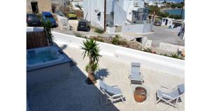 a balcony with chairs and a hot tub on a building at Pier's House in Pollonia