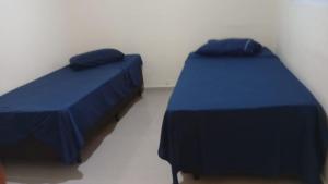 two beds sitting next to each other in a room at Kitnet 03 Lunardi Campinas in Campinas