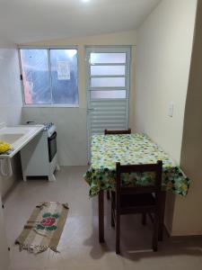 a small kitchen with a table and a chair at Kitnet 03 Lunardi Campinas in Campinas