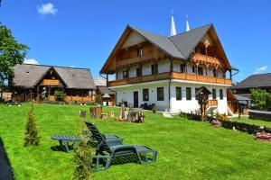 a large house with a green lawn in front of it at Pensiunea Maramu in Breb +113 photos