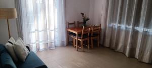 a living room with a table and chairs and a couch at Albergue Zaragoza Camping in Zaragoza
