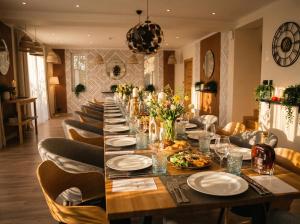 a long dining room with a long table and chairs at Zen Resort & SPA in Purcari