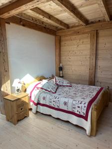 a bedroom with a bed and a wooden ceiling at L'écho des Artois in Uzelle