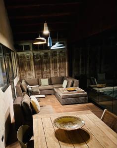 a living room with a couch and a table at B & B De Allee in Almelo