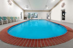 Piscina en o cerca de Days Inn by Wyndham Dalhart